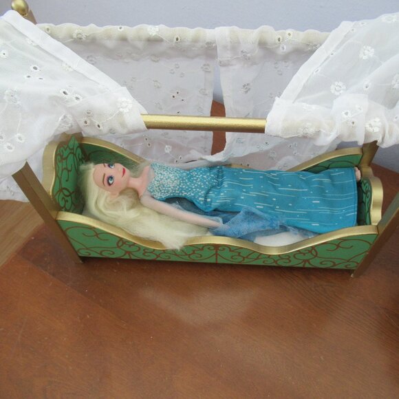 Kidkraft Lot of Wooden Dollhouse Doll Furniture Stove, Table, Bench Bedroom Bath - Picture 11 of 14